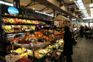 Il Grumolo Biondo — fruit and vegetables at Mercato Albinelli in Modena