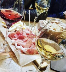 La sala di Artigiani del gusto al Mercato Albinelli di Modena