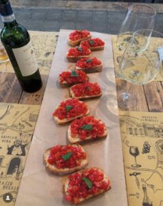 Il locale Artigiani del gusto al Mercato Albinelli di Modena