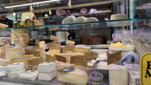 Dettaglio del banco Toma & Tomi, Mercato Albinelli di Modena