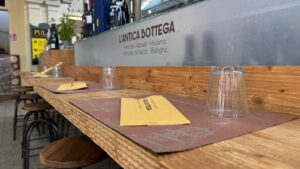 La sala di Antica Bottega al Mercato Albinelli di Modena