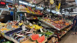 La vetrina di Il Nuovo Frutteto al Mercato Albinelli di Modena