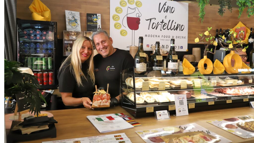 The Vino e Tortellino stall at Mercato Albinelli in Modena