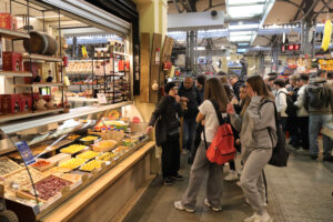 The Il Piccolo Mugnaio stall at Mercato Albinelli in Modena