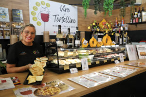 Vino e Tortellino — delicatessen at Mercato Albinelli in Modena