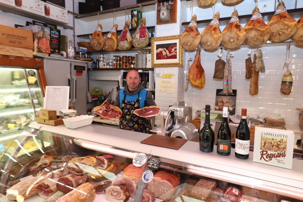Salumeria e pasta fresca Barozzini — salumeria al Mercato Albinelli di Modena
