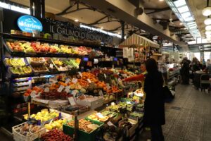 Il banco Il Grumolo Biondo al Mercato Albinelli di Modena