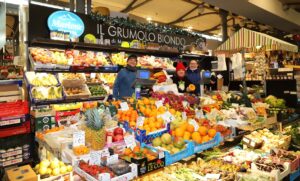 Il Grumolo Biondo — frutta e verdura al Mercato Albinelli di Modena