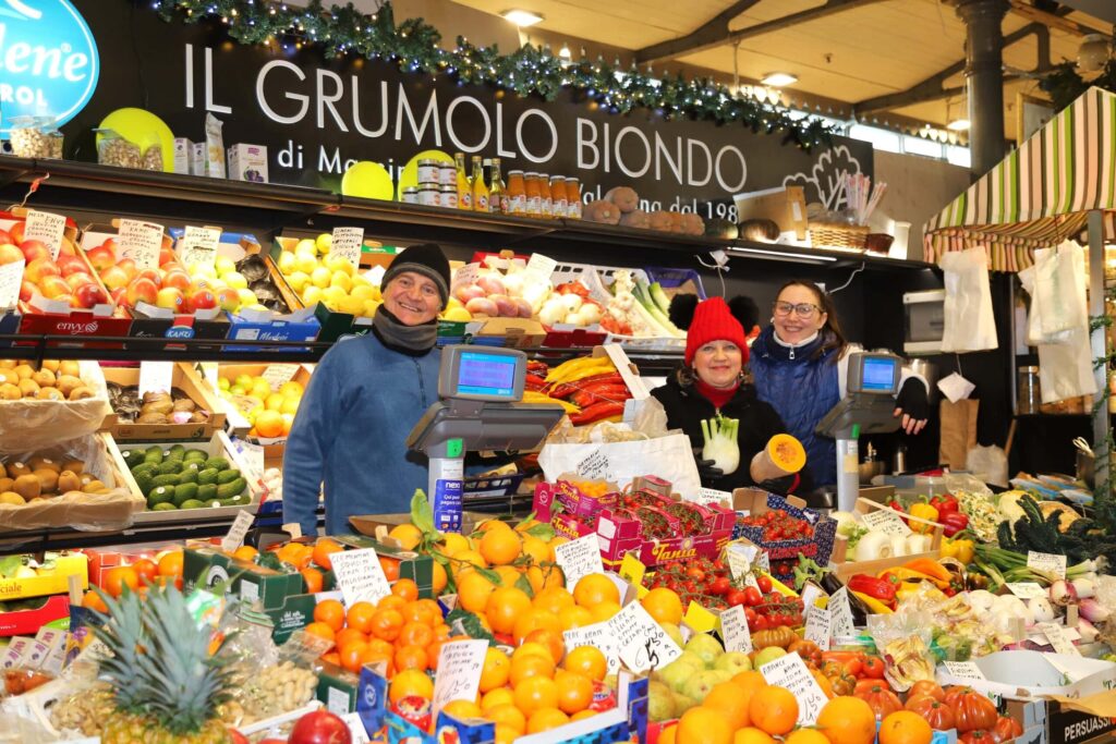 La vetrina di Il Grumolo Biondo al Mercato Albinelli di Modena