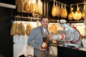 Il banco Gurus Lab Mercato Albinelli al Mercato Albinelli di Modena