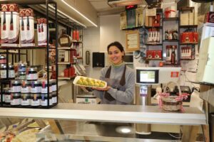 Il banco Il Piccolo Mugnaio al Mercato Albinelli di Modena