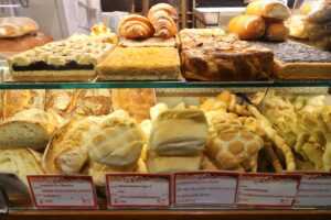 Il banco Panetteria Bedendo al Mercato Albinelli di Modena