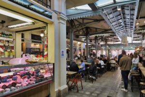 Dettaglio del banco Salumeria da Giovanni, Mercato Albinelli di Modena