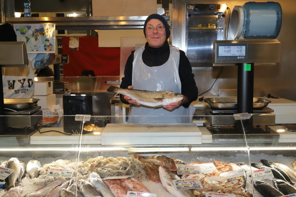 Pescheria Laritonda Gianluca — pescheria al Mercato Albinelli di Modena
