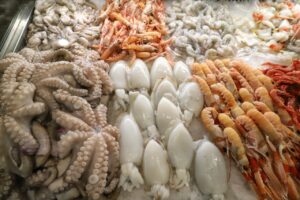 Il banco Pescheria Porto Garibaldi al Mercato Albinelli di Modena