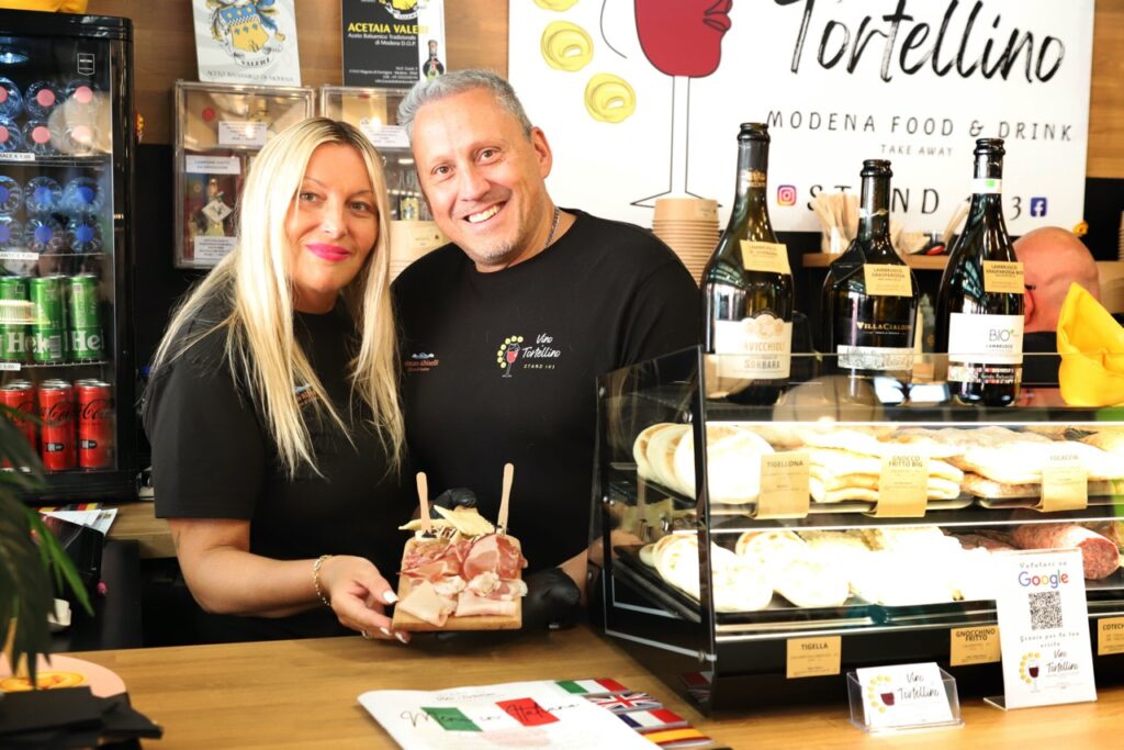 Vino e Tortellino — gastronomia al Mercato Albinelli di Modena