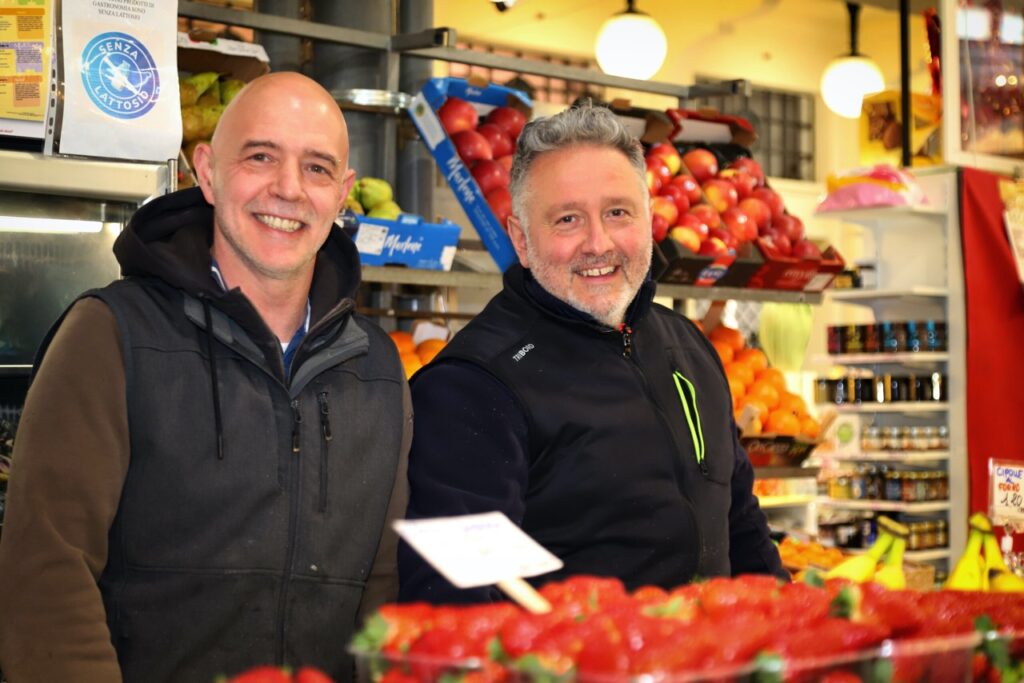 Amadori — frutta e verdura al Mercato Albinelli di Modena