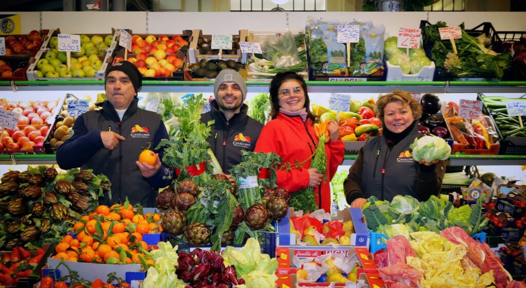 Cavalcanti Fratelli — frutta e verdura al Mercato Albinelli di Modena